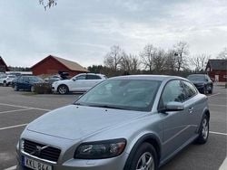 Silver Begagnad 2008 Volvo C30 Momentum Halvkombi | 49 000 kr (Marknadspris)