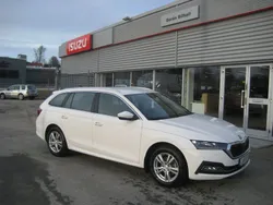 Vit Begagnad 2023 Skoda Octavia Style Kombi | 279 900 kr (Marknadspris)