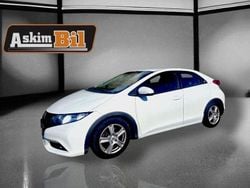 Vit Begagnad 2013 Honda Civic Sport Halvkombi | 119 900 kr (Marknadspris)