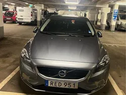 Grå Begagnad 2016 Volvo V40 Momentum Kombi | 156 000 kr (Marknadspris)