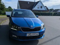 Blå Begagnad 2017 Skoda Fabia Kombi | 110 500 kr (Marknadspris)