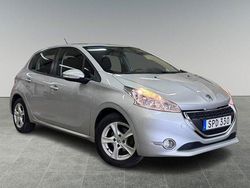 Ljusgrå Begagnad 2015 Peugeot 208 Halvkombi | 49 900 kr (Marknadspris)