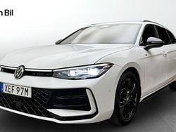 Vit (pure white) Begagnad 2025 VW Passat R-line Kombi | 459 900 kr