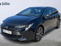 Svart Begagnad 2022 Toyota Corolla Sport Kombi | 284 900 kr (Marknadspris)