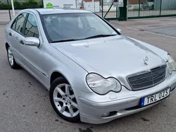 Grå Begagnad 2003 Mercedes C180 Sedan | 29 000 kr (Marknadspris)