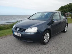 Mörkblå Begagnad 2005 VW Golf V Halvkombi | 54 900 kr (Dyr)