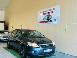 Grå Begagnad 2010 Ford Focus Halvkombi | 29 900 kr (Marknadspris)