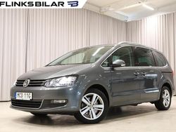 Mörkgrå Begagnad 2022 VW Sharan Minibuss | 358 900 kr (Marknadspris)