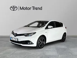 Vit Begagnad 2018 Toyota Auris Hybrid Comfort Halvkombi | 175 000 kr (Marknadspris)