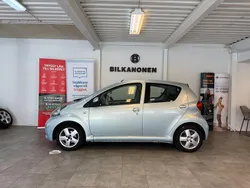 Ljusblå (blå) Begagnad 2005 Toyota Aygo Halvkombi | 29 900 kr (Marknadspris)
