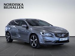 Grå Begagnad 2016 Volvo V60 Summum Kombi | 159 795 kr (Marknadspris)