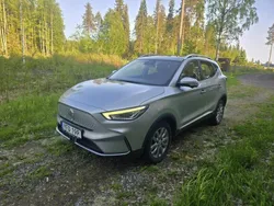 Grå Begagnad 2022 MG ZS Luxury Sedan | 199 000 kr (Superpris)
