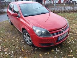 Röd Begagnad 2005 Opel Astra Halvkombi | 24 000 kr (Marknadspris)