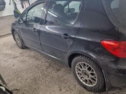 Begagnad 2006 Peugeot 307 Halvkombi | 15 000 kr (Marknadspris)