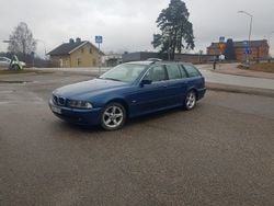Blå Begagnad 2001 BMW 525 Kombi | 19 500 kr (Superpris)