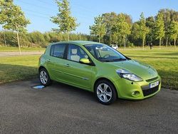 Grön Begagnad 2010 Renault Clio R.S. Halvkombi | 34 900 kr (Marknadspris)