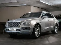 Grå Begagnad 2017 Bentley Bentayga SUV | 999 000 kr