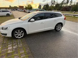 Vit Begagnad 2017 Volvo V60 Kinetic Kombi | 155 000 kr (Superpris)