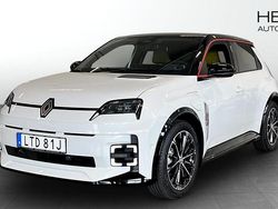 Vit (white) Ny 2025 Renault R5 Iconic Halvkombi | 435 600 kr (Marknadspris)