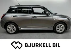 Premium silver Ny 2024 Suzuki Swift Halvkombi | 266 400 kr (Marknadspris)
