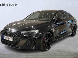 Svart Begagnad 2024 Audi RS3 Sedan | 699 900 kr (Marknadspris)