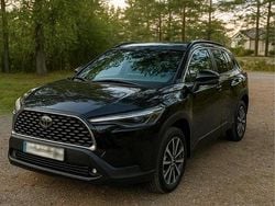 Svart Begagnad 2024 Toyota Corolla Cross Executive SUV | 365 000 kr (Marknadspris)