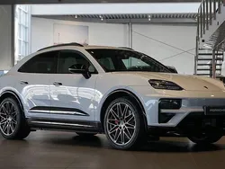 Ljusgrå Begagnad 2024 Porsche Macan Turbo SUV | 1 249 000 kr