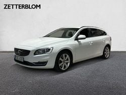 Vit Begagnad 2017 Volvo V60 Momentum Kombi | 179 000 kr (Marknadspris)