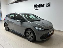 Ljusgrå (vapor grey) Begagnad 2023 Cupra Born Halvkombi | 254 900 kr (Marknadspris)
