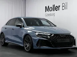 Grå (kemoragrå metallic) Ny 2025 Audi RS3 Sportback Sport Halvkombi | 759 900 kr (Bra pris)