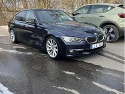 Blå Begagnad 2013 BMW 328 Luxury Line Sedan | 160 000 kr (Marknadspris)