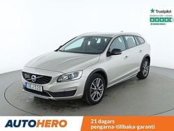 Ljusbrun Begagnad 2016 Volvo V60 CC Kombi | 206 000 kr (Marknadspris)