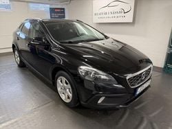 Svart Begagnad 2015 Volvo V40 CC Momentum Kombi | 99 900 kr (Marknadspris)