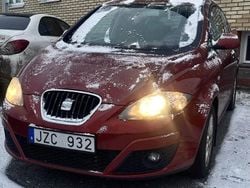 Mörkröd Begagnad 2009 Seat Altea XL Minibuss | 59 900 kr (Lite dyr)