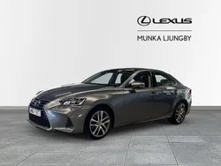 Grå Begagnad 2019 Lexus IS300h Sedan | 274 800 kr (Marknadspris)