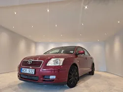 Röd Begagnad 2004 Toyota Avensis Sedan | 39 900 kr (Marknadspris)
