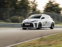 Begagnad 2022 Toyota Yaris Sportkupé | 586 000 kr