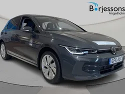 Svart Ny 2024 VW Golf VIII Life Halvkombi | 319 900 kr (Marknadspris)