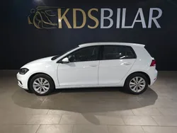 Vit Begagnad 2017 VW Golf VII Comfortline Halvkombi | 135 000 kr (Marknadspris)