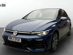 Mörkblå Begagnad 2024 VW Golf VIII Halvkombi | 349 900 kr (Lite dyr)