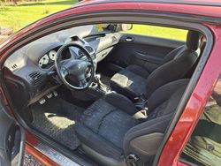 Röd Begagnad 2006 Peugeot 206 Halvkombi | 13 000 kr (Marknadspris)