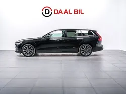 Svart Begagnad 2022 Volvo V60 Core Kombi | 358 700 kr (Marknadspris)