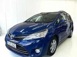 Mörkblå (blå) Begagnad 2014 Toyota Verso Minibuss | 89 900 kr (Marknadspris)
