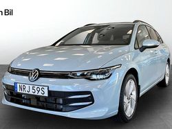 Ljusblå Ny 2024 VW Golf VIII Life Kombi | 299 800 kr (Bra pris)