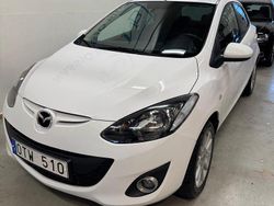 Vit Begagnad 2012 Mazda 2 Halvkombi | 74 000 kr (Marknadspris)
