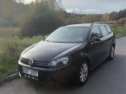 Svart Begagnad 2011 VW Golf VI Kombi | 69 999 kr (Marknadspris)