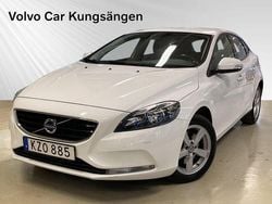 Vit Begagnad 2015 Volvo V40 Kinetic Halvkombi | 119 900 kr (Marknadspris)