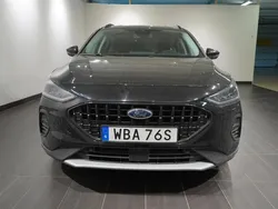 Svart (agate black metallic) Begagnad 2023 Ford Focus Active Halvkombi | 234 900 kr (Marknadspris)