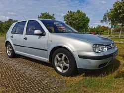 Grå Begagnad 2000 VW Golf IV Trendline Halvkombi | 10 000 kr (Superpris)