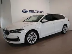 Vit Ny 2025 Skoda Superb Selection Kombi | 475 000 kr (Marknadspris)